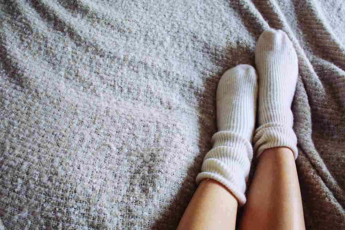 Indossi i calzini a letto?