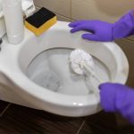 pulizia wc dal fondo nero come toglierlo